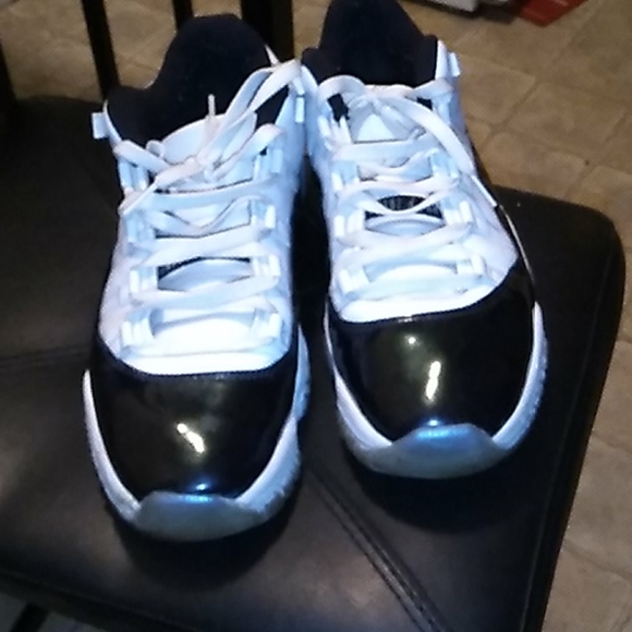 Shoe - Picture 2 of 4